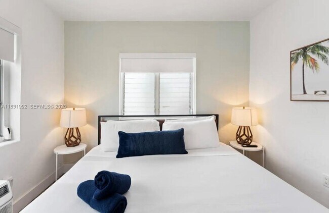 Building Photo - 7721 Harding Ave