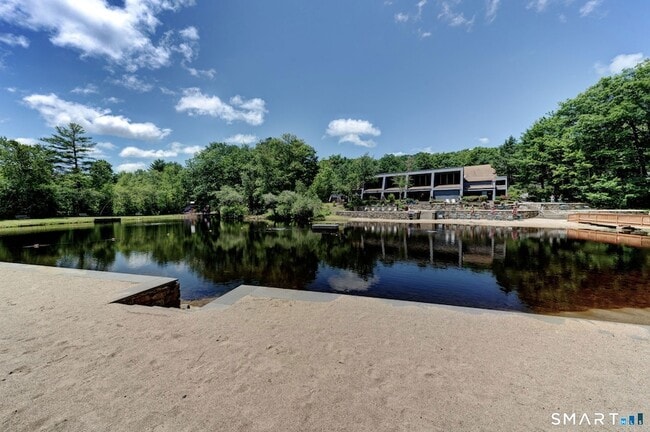 Building Photo - 355 Ledge Dr