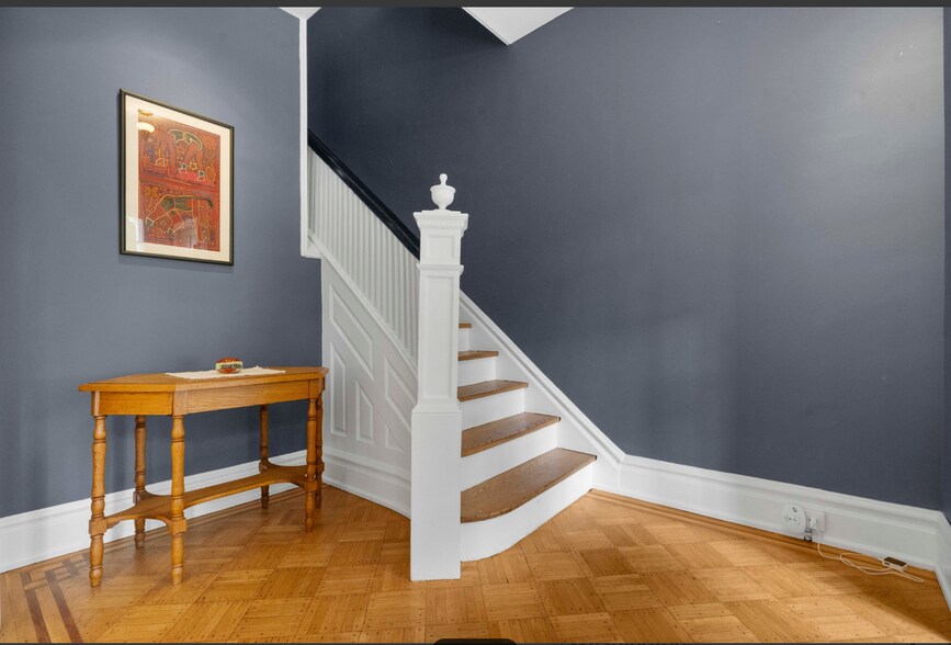 Building Photo - 2332 19th St NW