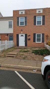 Building Photo - Charming 3 Bed And 1.5 Bath Townhome In Georgetown South