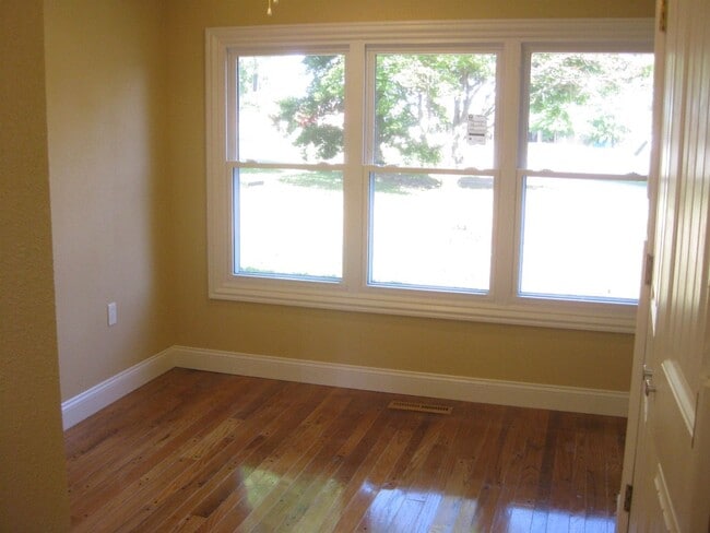 Building Photo - Lease 2 Own ...This Great South Springfiel...
