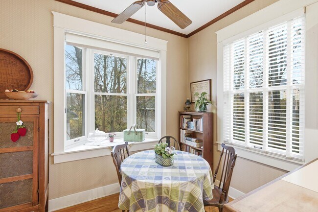 Building Photo - 303 Westwood Ave