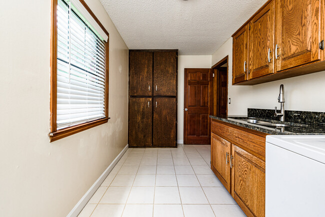 Building Photo - 20 Crooked Tree Trail