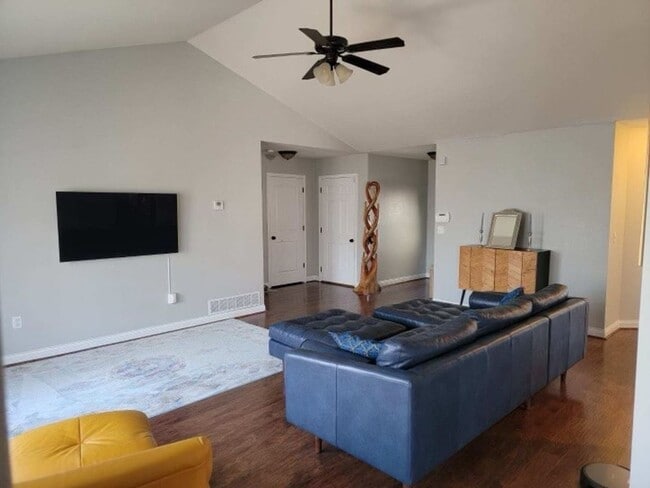 Building Photo - 230 Settlers Pass