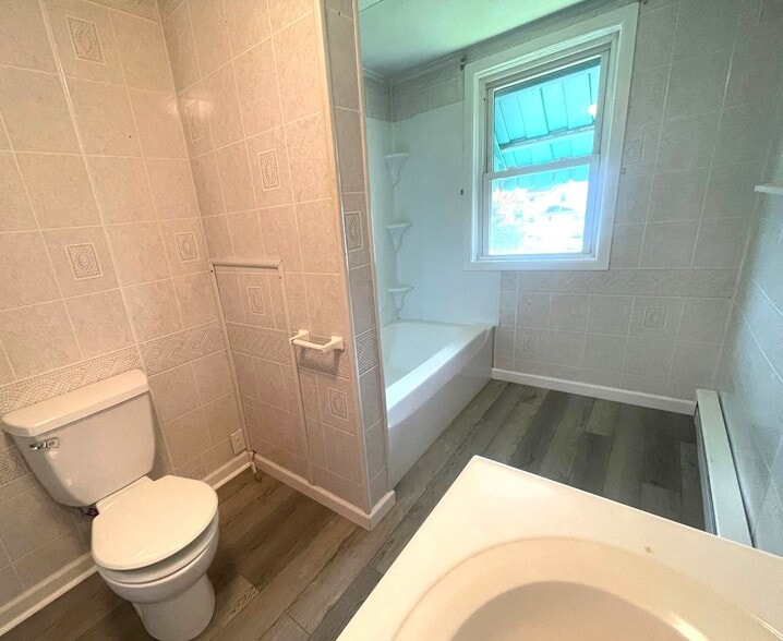 Building Photo - 87 Pine St