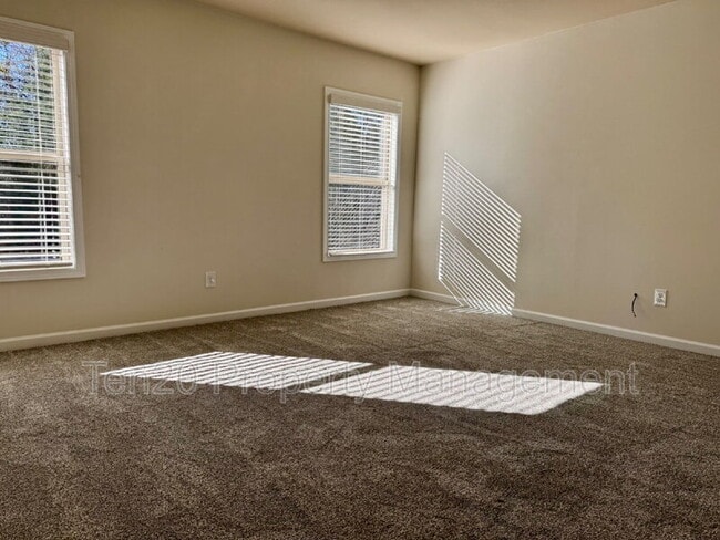 Building Photo - 789 Honey Do Ct