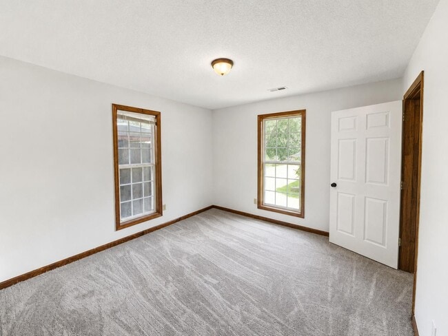 Building Photo - 115 Victor Ave Ext