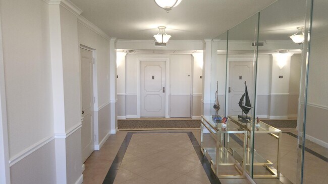 Building Photo - 2121 N Ocean Blvd