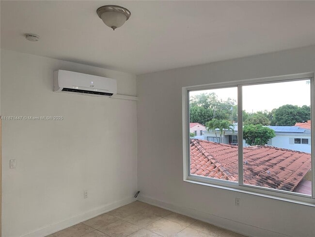Building Photo - 712 SW 56th Ave