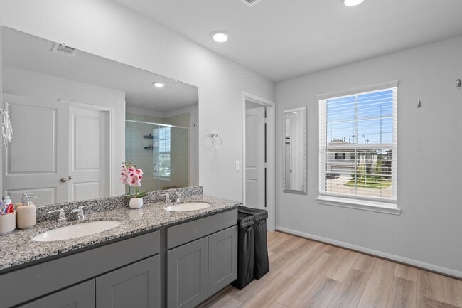 Building Photo - 18807 Glenwood Chase Ct