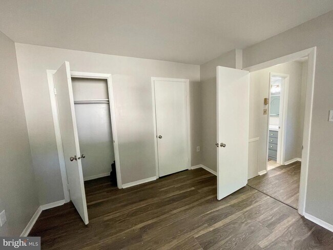 Building Photo - 12207 Braxfield Ct