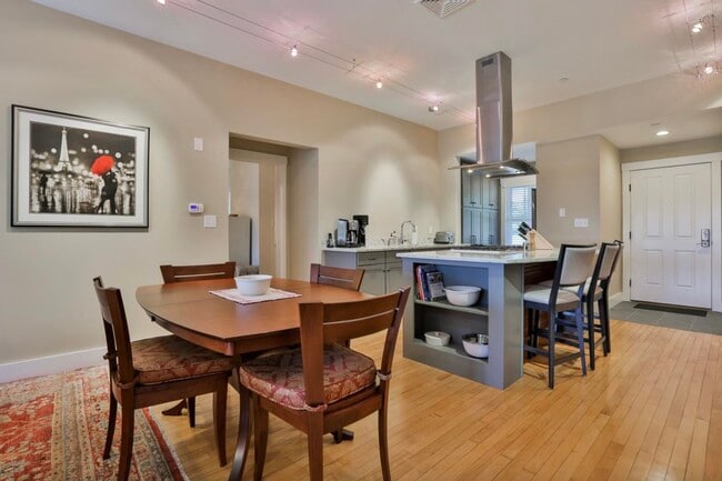 Building Photo - 26 N Main St