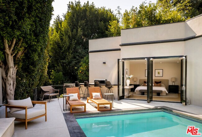 Building Photo - 1143 Sierra Alta Way