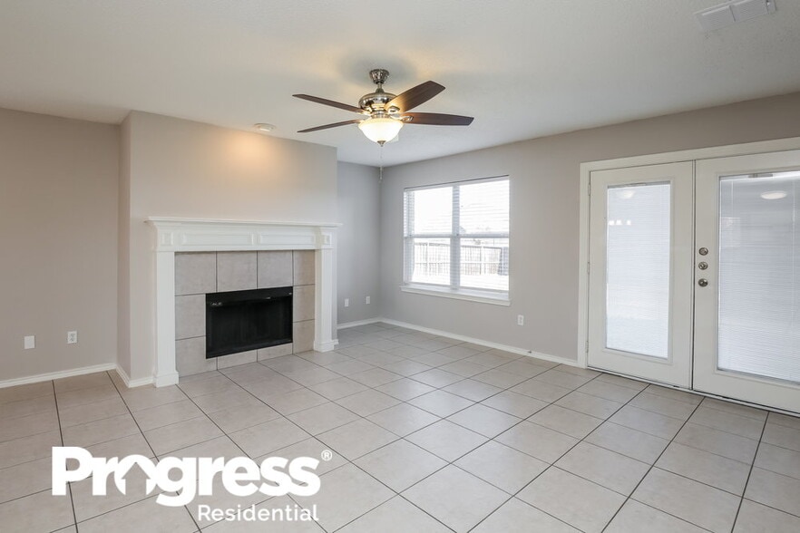 Building Photo - 308 S Waterford Oaks Dr