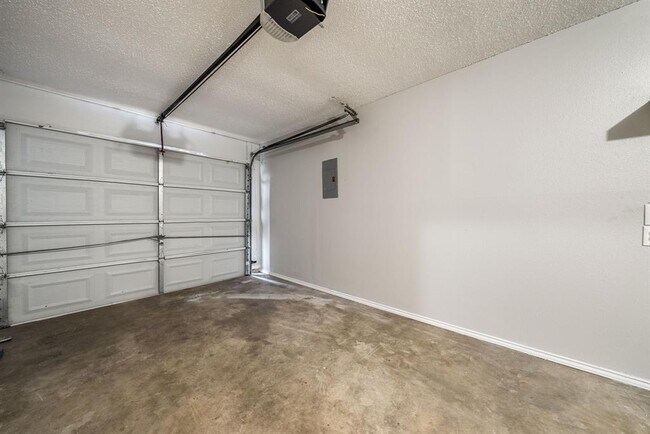 Building Photo - 428 Sailmaster St