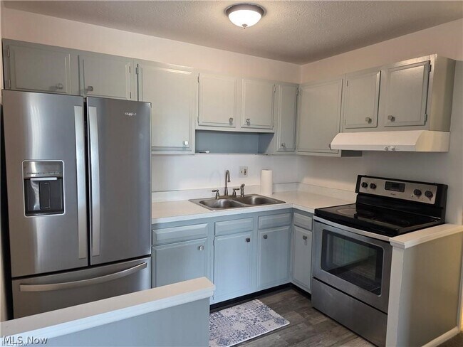 Building Photo - 16101 Maple Park Dr