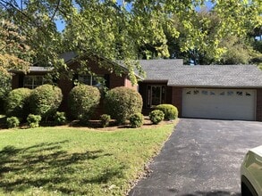 Building Photo - 3BR/2BA Home for Rent in Algood with Garage and Large Fenced Backyard