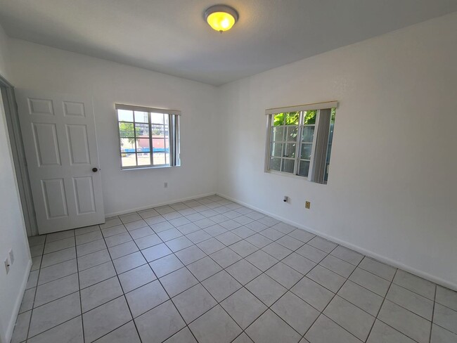 Building Photo - SPACIOUS 2/2 LOCATED IN THE HEART OF HOLLY...