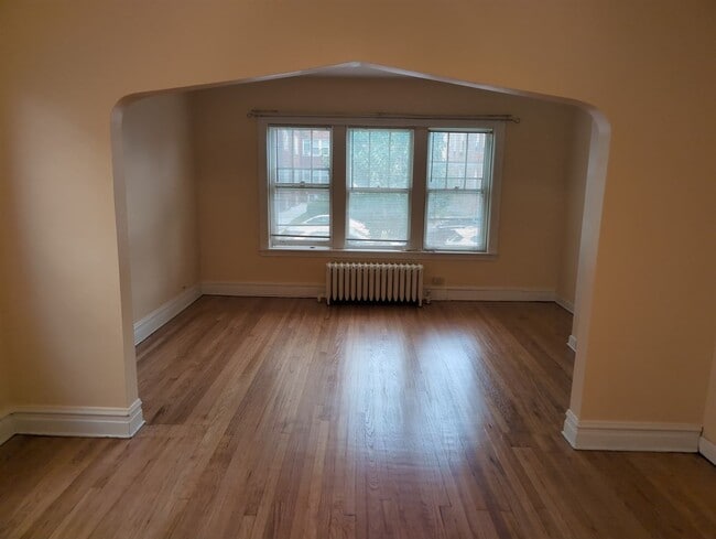 Building Photo - 5622 N Mango Ave