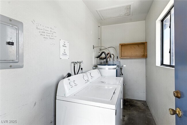 Building Photo - 215 Zinc St