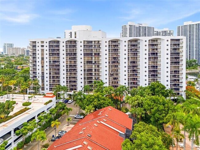 Building Photo - 3610 Yacht Club Dr