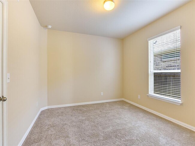 Building Photo - 105 Salt Fork Dr