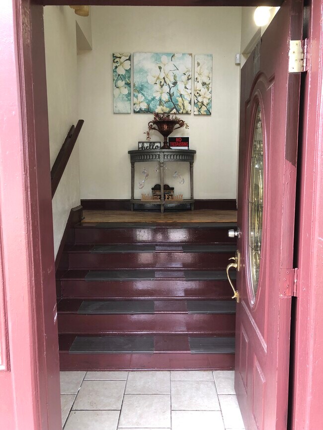 Building Photo - 5962 Oakherst Plz