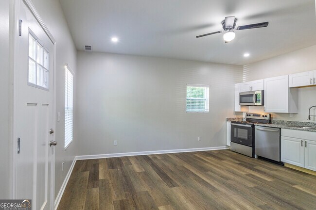 Building Photo - 3368 Kings Park Cir