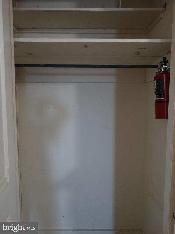 Building Photo - 130 S Antrim Way