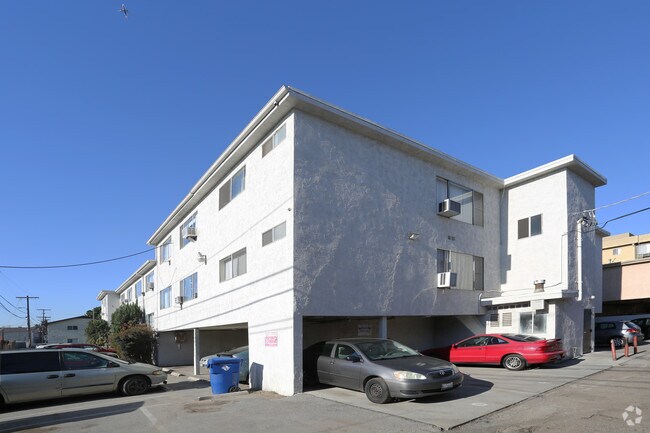 Building Photo - 3770 Vinton Ave