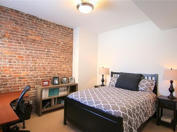 Building Photo - "Spacious 3-Bed Oasis with Granite Eleganc...