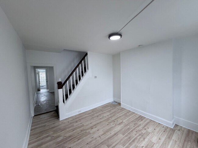 Building Photo - 2 bed 1 bath Brand new