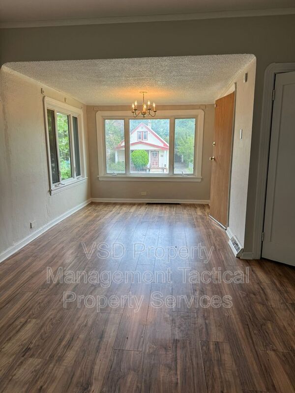 Building Photo - 3408 E 140th St