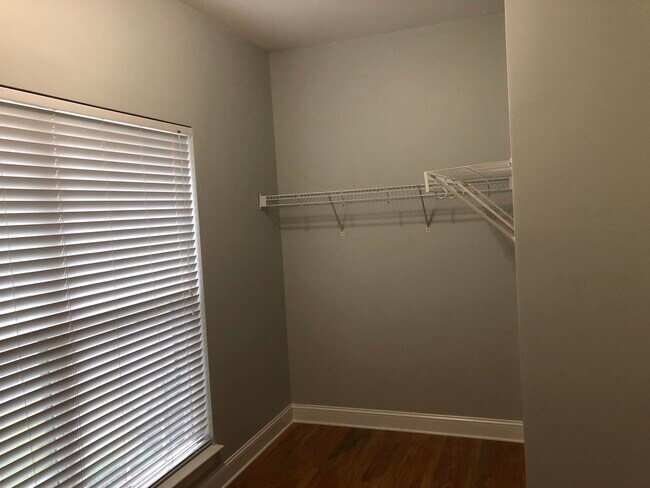 Building Photo - 9719 Glen Eden Ct