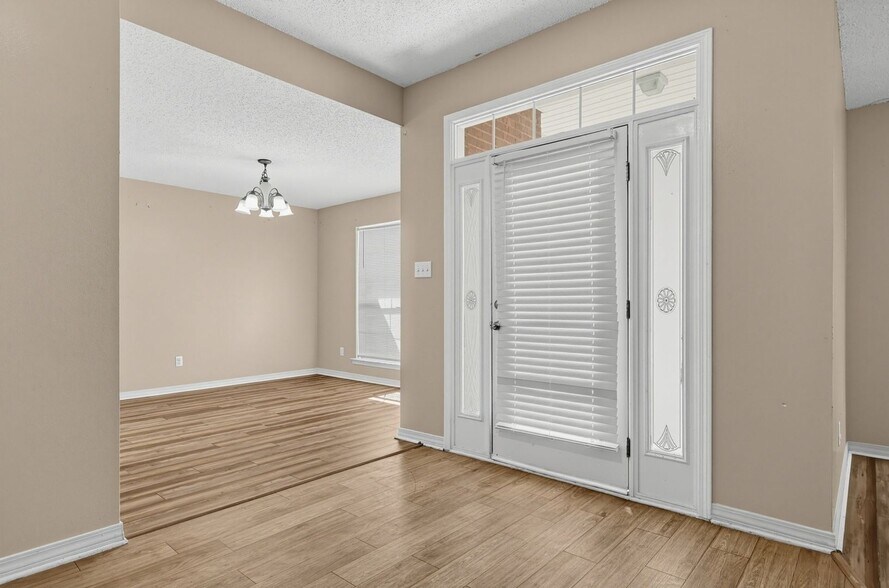 Building Photo - 1387 Hunters Ridge Dr W