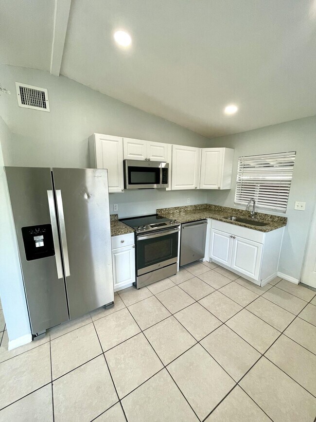 Building Photo - 640 54th St
