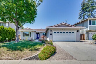 Building Photo - Excellent 3 bedroom, 2 Bath Home with Cent...