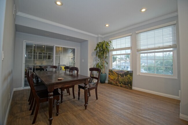 Building Photo - 10929 Landale St