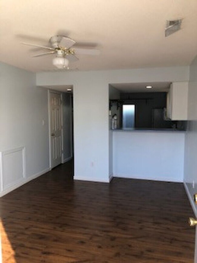 Building Photo - 3354 S Oaklawn Cir