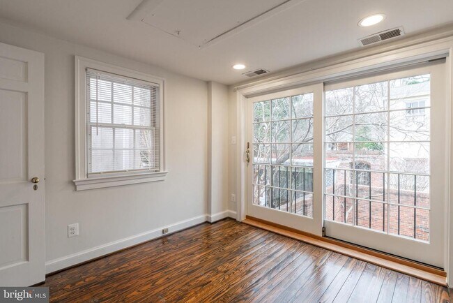 Building Photo - 511 Wilkes St
