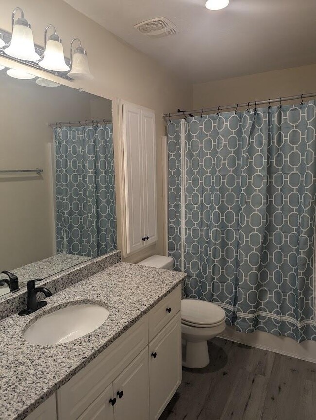 Building Photo - 708 Creekside Dr