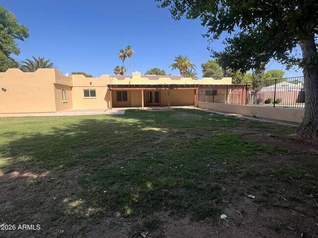 Building Photo - 644 E Barbarita Ave