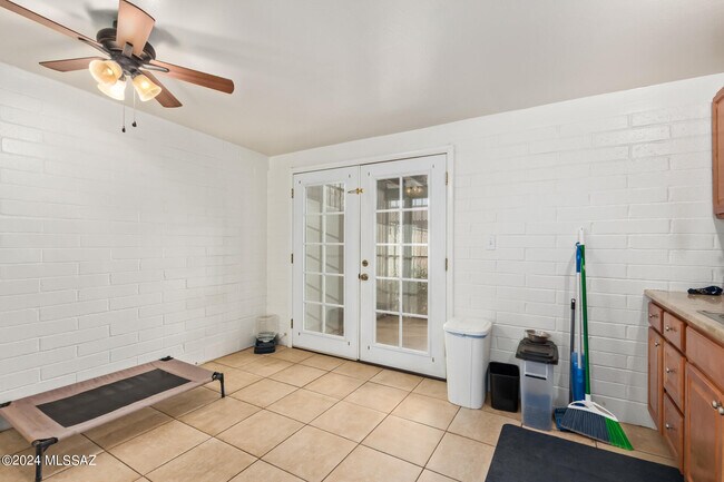 Building Photo - 7455 E Desert Spring Dr