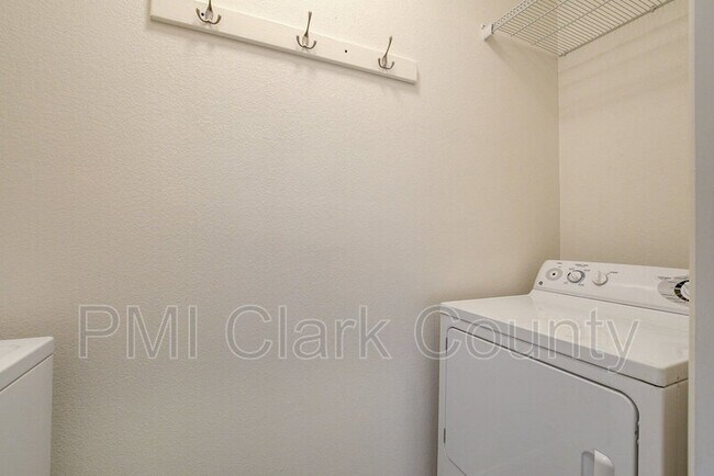 Building Photo - 8912 Ochoa St
