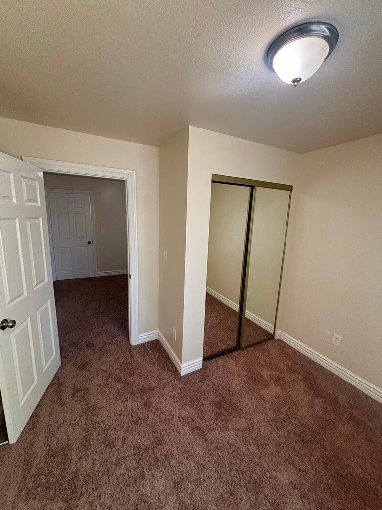 Building Photo - 326 E 101st St