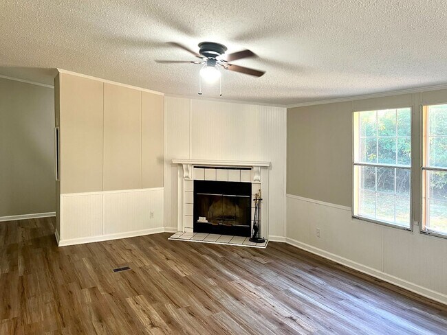 Building Photo - Manufactured Home in the Country