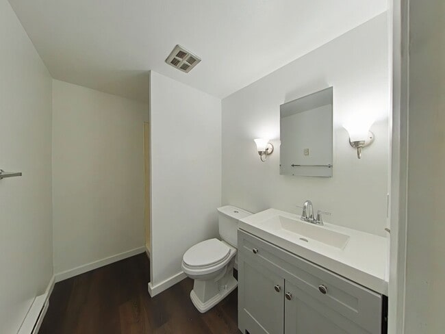 Building Photo - Peaceful and Private 3 Bedroom Home on 5 A...