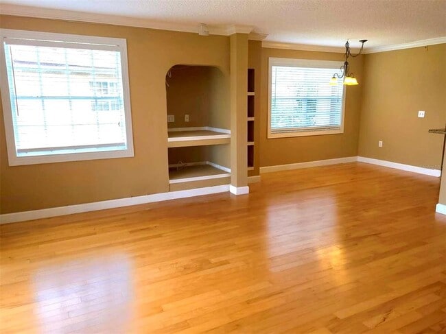 Building Photo - 13827 Fairway Island Dr