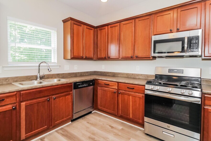 Building Photo - 340 Darbys Run Ct