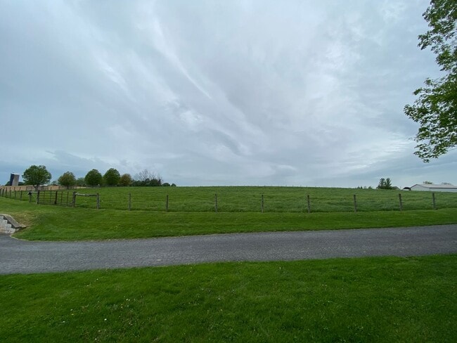 Building Photo - Coming soon! 4 Bedroom Farmhouse for Rent ...